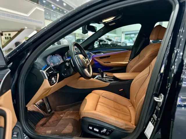 BMW 5 Series — Фото автомобиля 5