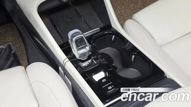 Вольво XC40 B4 Ultimate Bright — Фото автомобиля 9