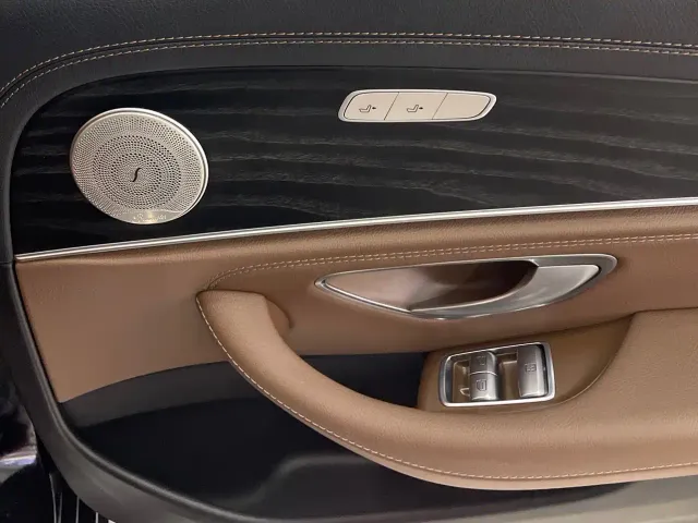 Mercedes-Benz E-Class — Фото автомобиля 14