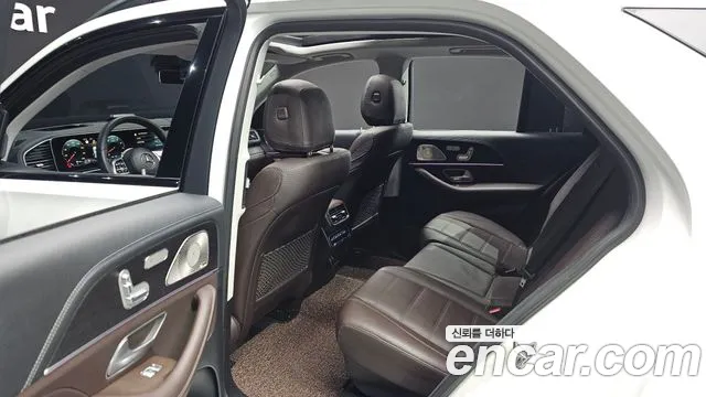 Mercedes-Benz GLE-Class — Фото автомобиля 12