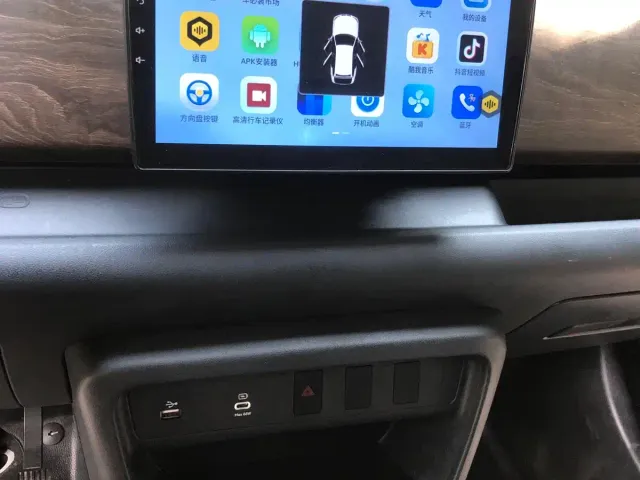 Ruichi New Energy EC75 — Фото автомобиля 23