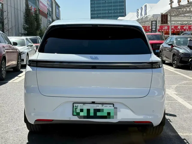 Li Auto L6 — Фото автомобиля 8