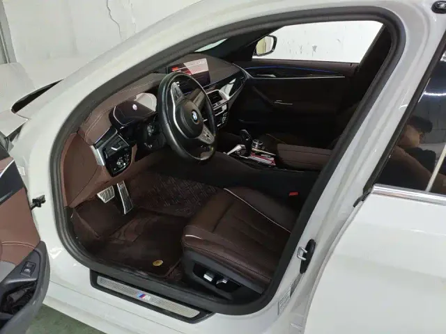 BMW 5 Series — Фото автомобиля 6