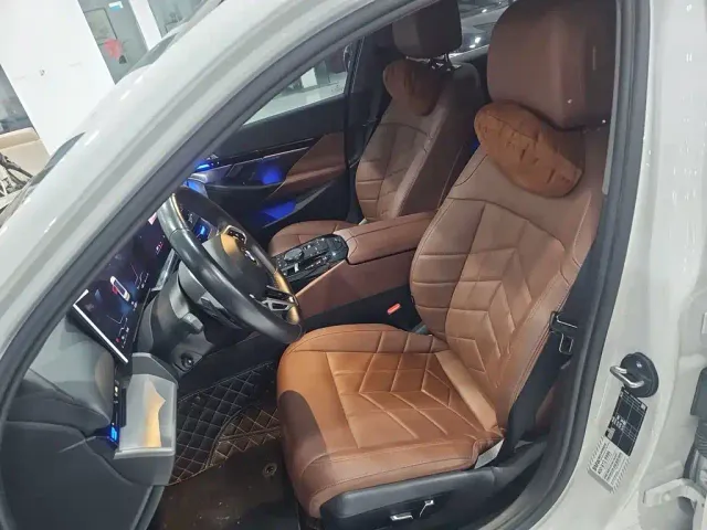 BMW 5 Series — Фото автомобиля 11