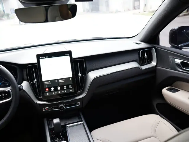 Volvo XC60 — Фото автомобиля 7