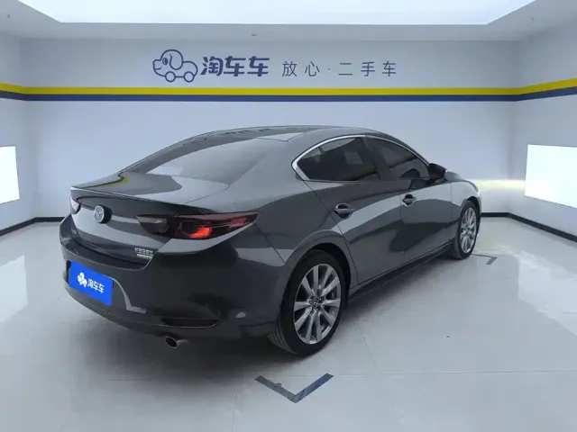 Mazda Axela — Фото автомобиля 3