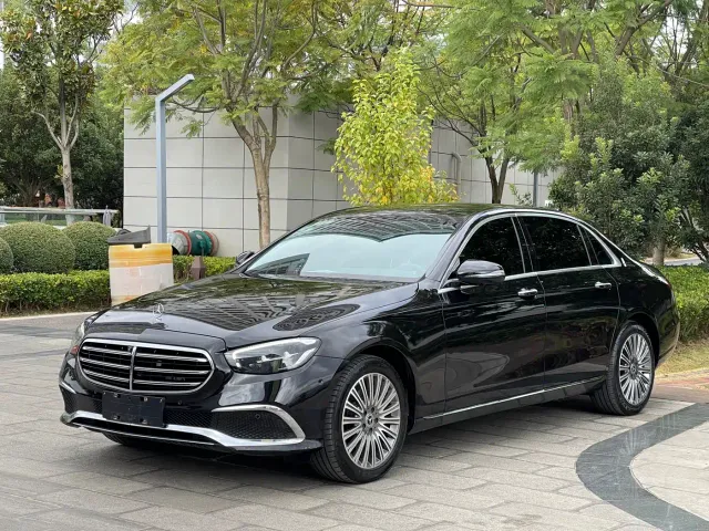Mercedes-Benz E-Class — Фото автомобиля 3