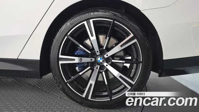 BMW 5-Series 5 серия (G60) 530i xDrive M Sport — Фото автомобиля 21