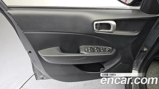 Hyundai Venue — Фото автомобиля 24