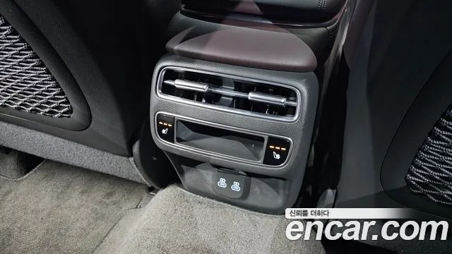 Genesis GV70 — Фото автомобиля 25