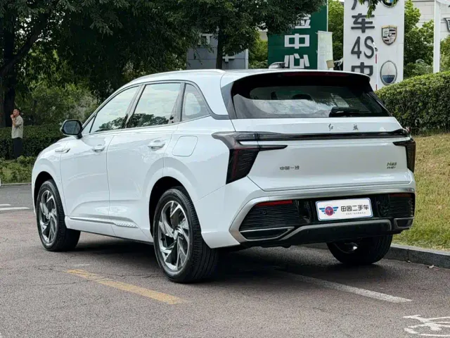 Hongqi HS3 PHEV — Фото автомобиля 4