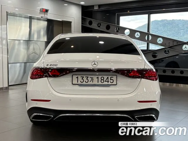 Mercedes-Benz E-Class — Фото автомобиля 6