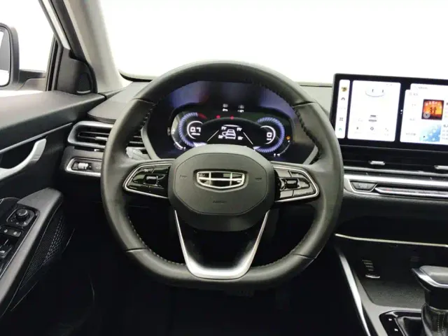 Geely Emgrand — Фото автомобиля 15