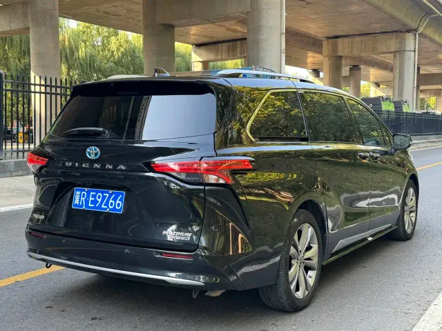 Toyota Sienna — Фото автомобиля 7