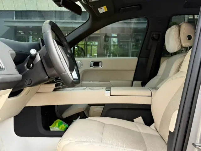 Li Auto L8 — Фото автомобиля 4