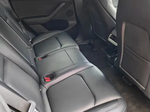 Tesla Model Y — Фото автомобиля 14
