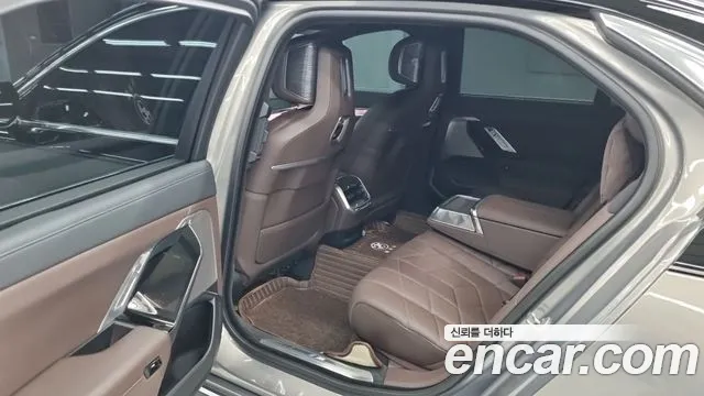 BMW 7 Series G70 — Фото автомобиля 8