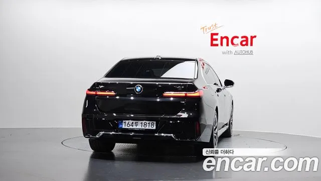 BMW 7-Series 7 серия (G70) 740i xDrive M Sport — Фото автомобиля 4