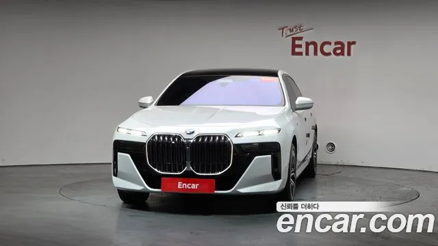 BMW 7 Series G70 — Фото автомобиля 2