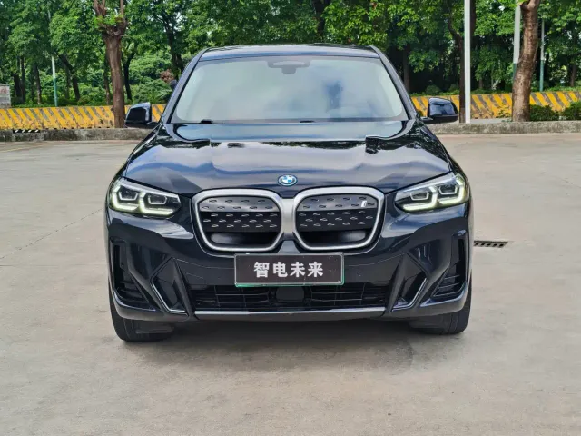BMW iX3 — Фото автомобиля 2