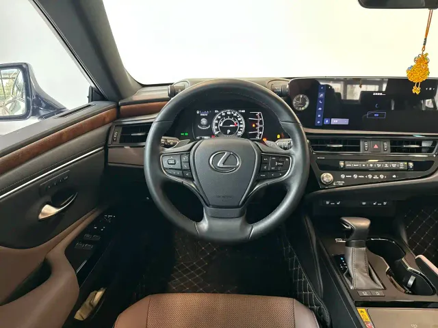 Lexus ES — Фото автомобиля 6