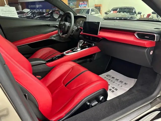 Lotus Emira — Фото автомобиля 12