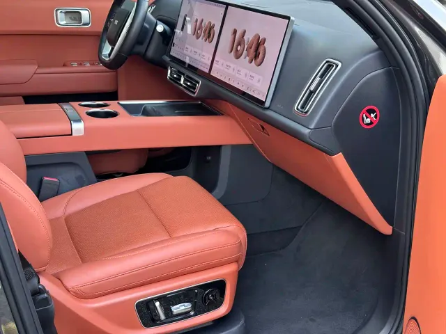 Li Auto L8 — Фото автомобиля 12