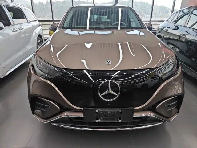 Mercedes-Benz EQE SUV — Фото автомобиля 2
