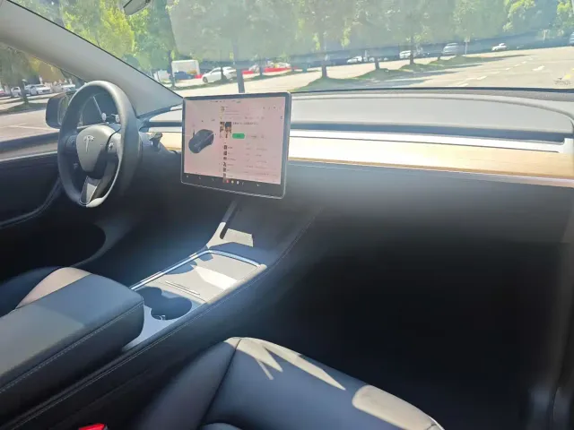 Tesla Model Y — Фото автомобиля 6