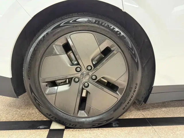 Li Auto i6 — Фото автомобиля 27