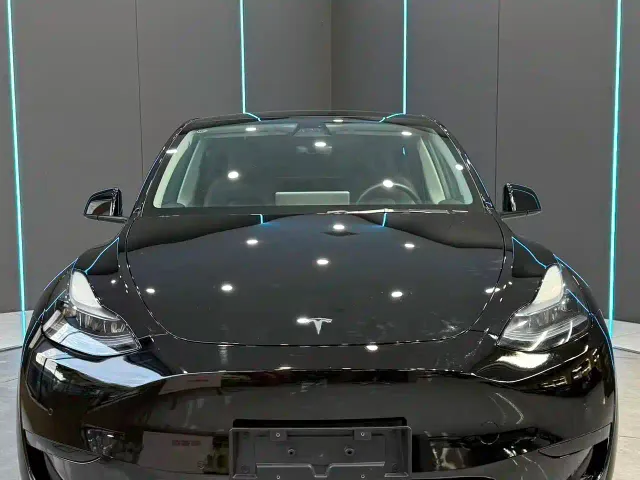 Tesla Model Y — Фото автомобиля 2