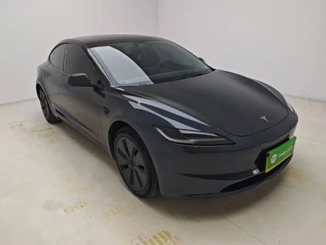 Tesla Model 3 — Фото автомобиля 3
