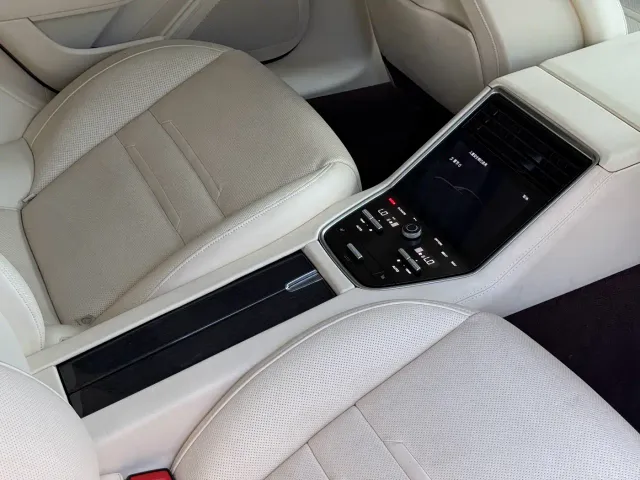 Porsche Panamera — Фото автомобиля 20