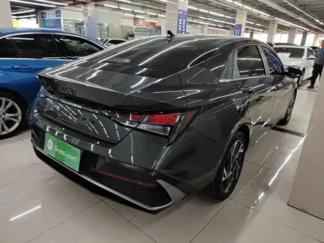 Hyundai Elantra — Фото автомобиля 6