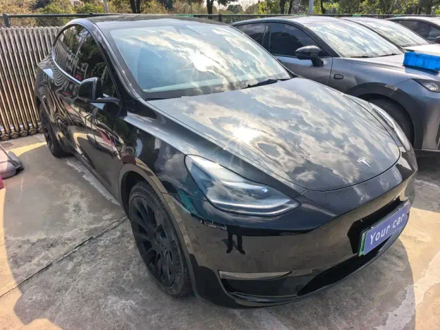 Tesla Model Y — Фото автомобиля 3
