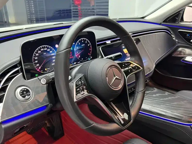 Mercedes-Benz E-Class — Фото автомобиля 7