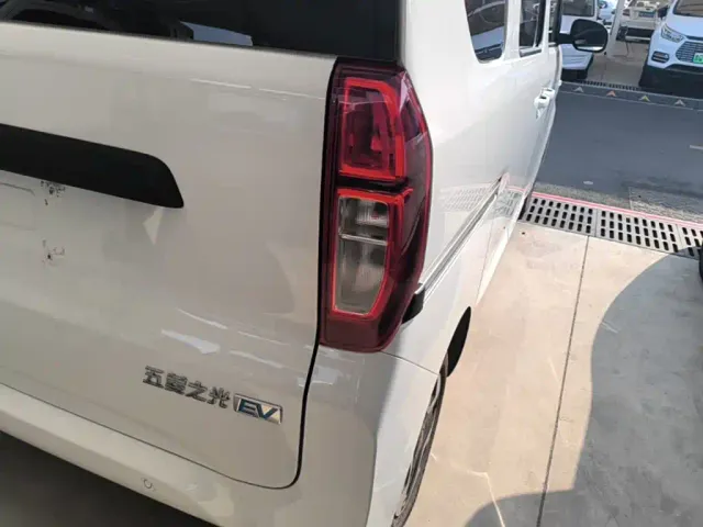 Wuling Zhiguang NEV — Фото автомобиля 7