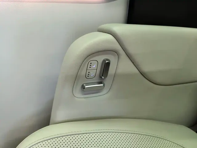 Li Auto MEGA — Фото автомобиля 14