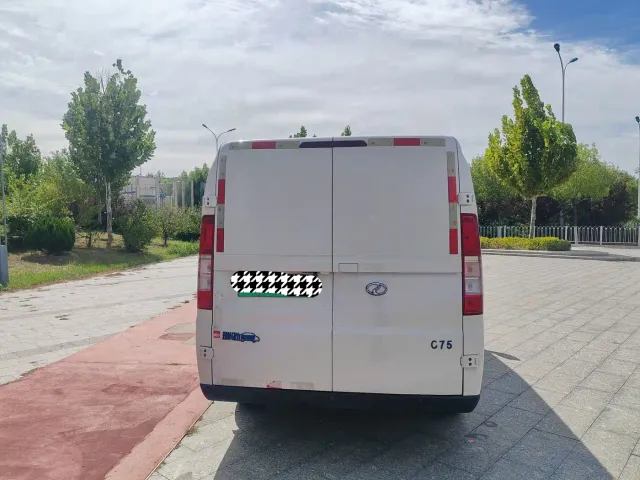 Ruichi New Energy EC75 — Фото автомобиля 6