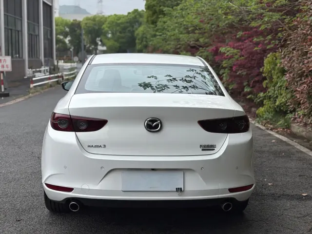 Mazda Axela — Фото автомобиля 11