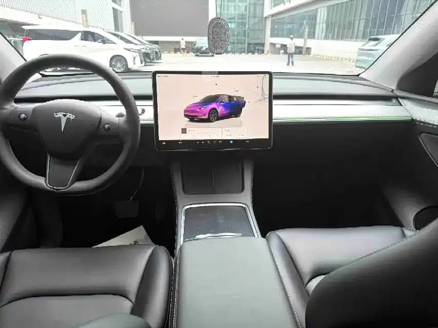Tesla Model Y 2024 Rear-Wheel Drive Version — Фото автомобиля 9