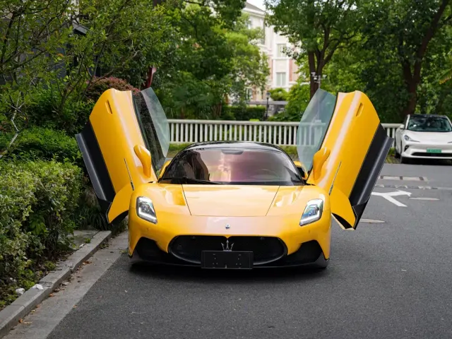 Maserati MC20 — Фото автомобиля 2