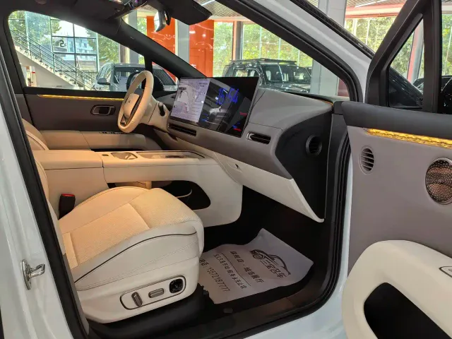 Li Auto i6 — Фото автомобиля 9