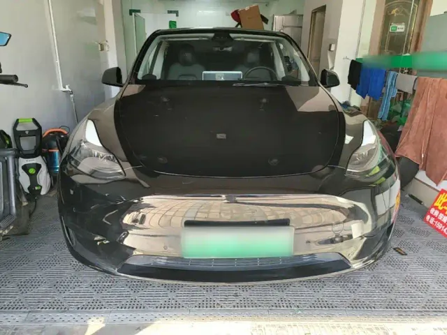 Tesla Model Y — Фото автомобиля 2