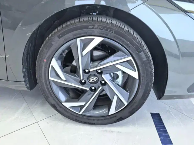 Hyundai Elantra — Фото автомобиля 6