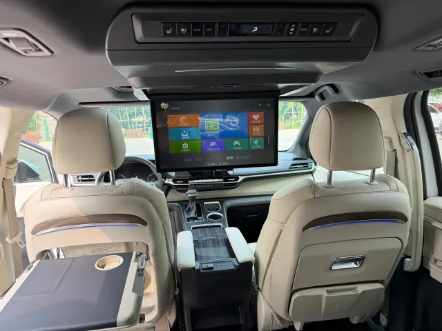 Toyota Sienna — Фото автомобиля 6