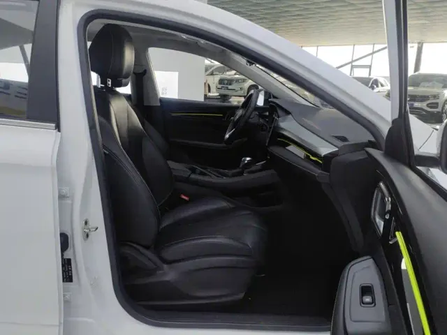 Roewe i5 — Фото автомобиля 8