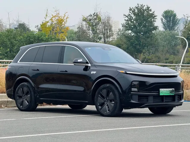 Li Auto L8 — Фото автомобиля 3