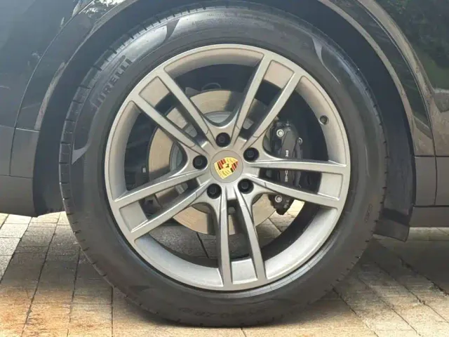 Porsche Cayenne — Фото автомобиля 23