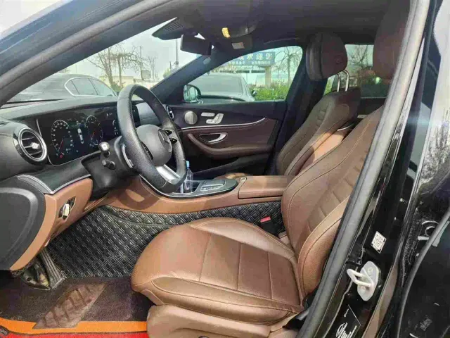 Mercedes-Benz E-Class — Фото автомобиля 4